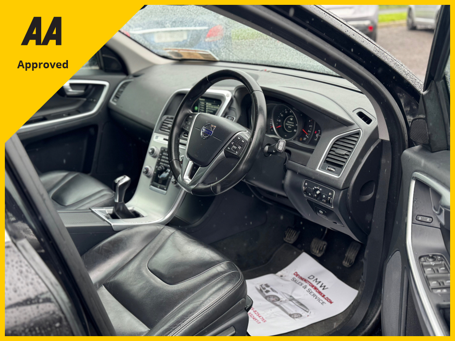 2017 Volvo XC60 - image 3