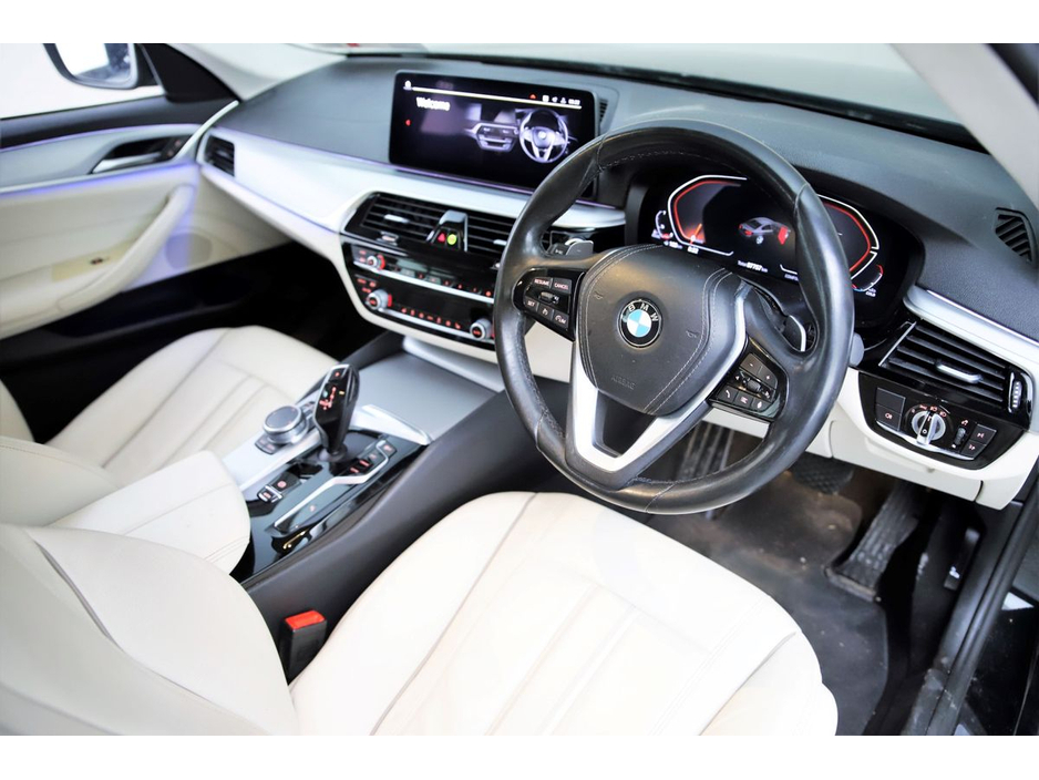 2021 BMW 5 Series - image 13