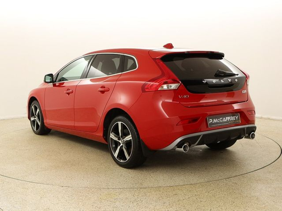 2016 Volvo V40 - image 5