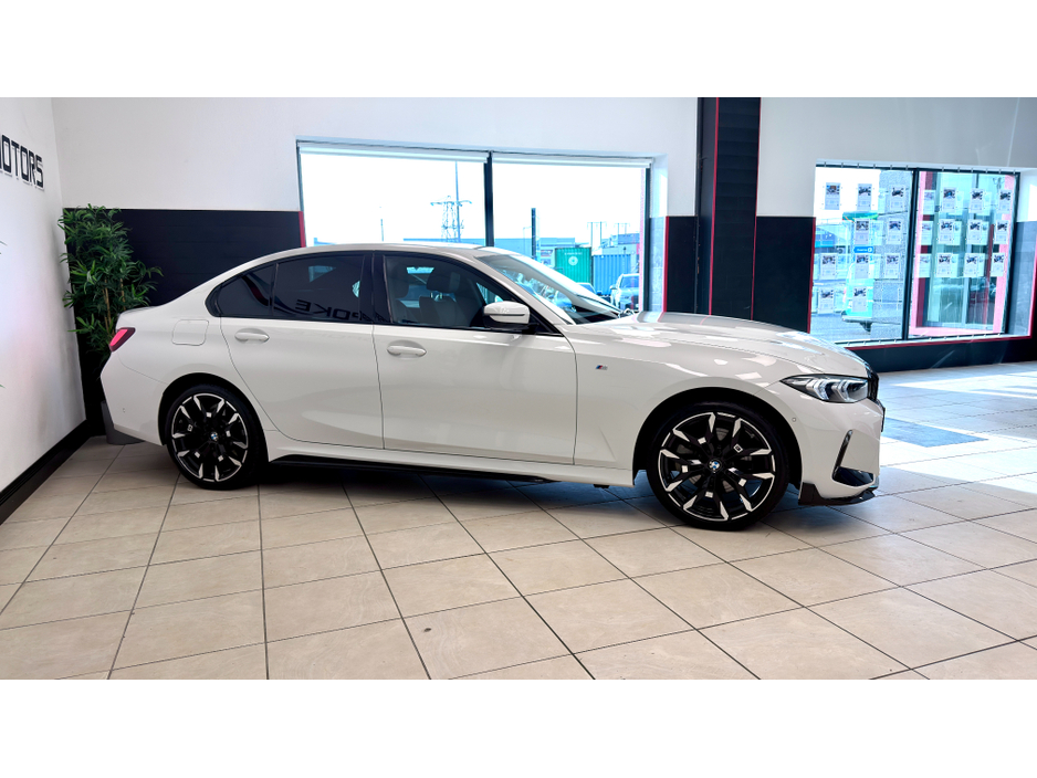 2025 BMW 3 Series - image 23