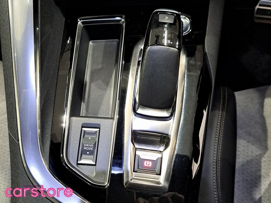 2021 Peugeot 3008 - image 16