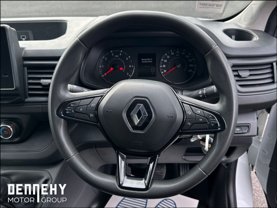 2022 Renault Trafic - image 5