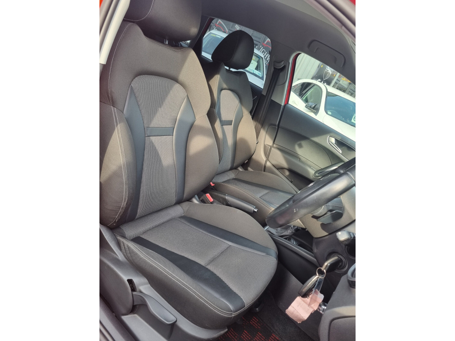 2015 Audi A1 - image 9