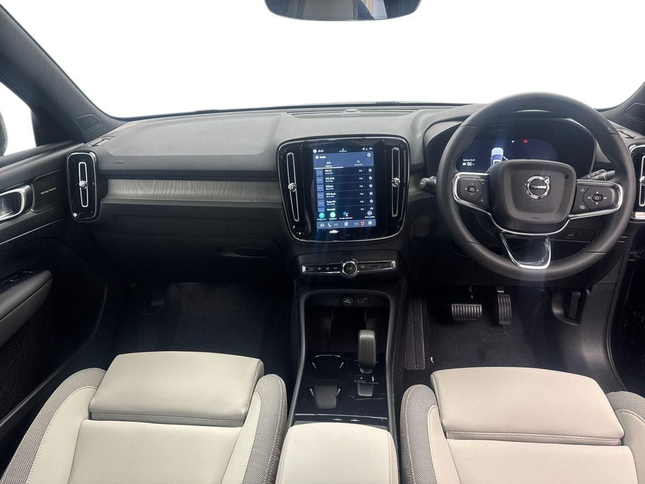 2026 Volvo EX40 - image 8