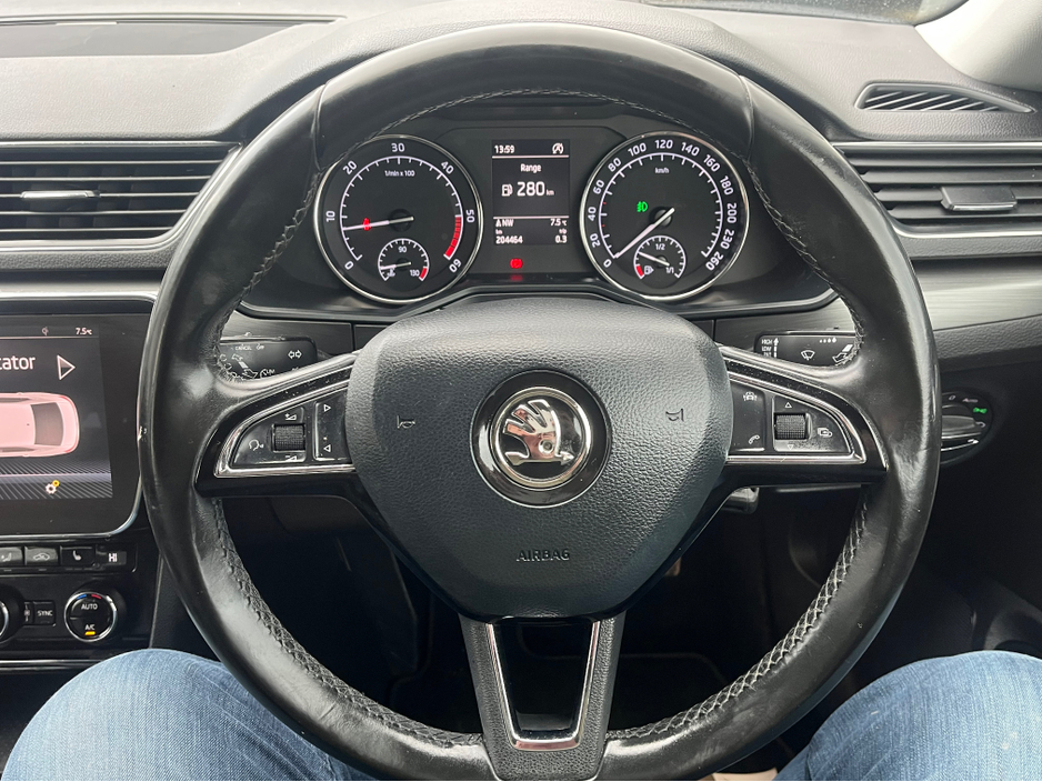 2018 Skoda Superb - image 19