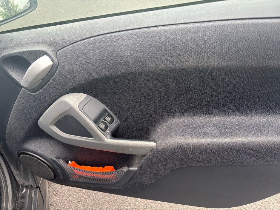 2013 Smart Fortwo - image 11