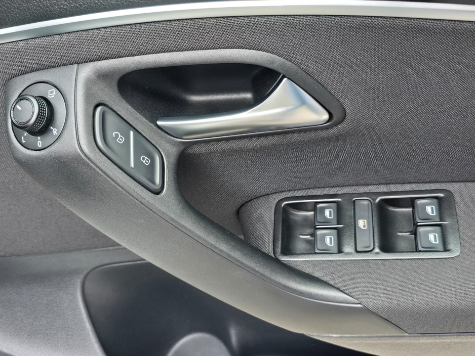 2016 Volkswagen Polo - image 8