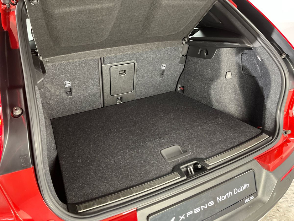 2022 Volvo XC40 - image 12