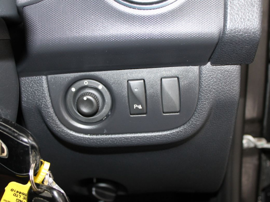 2020 Dacia Sandero - image 23