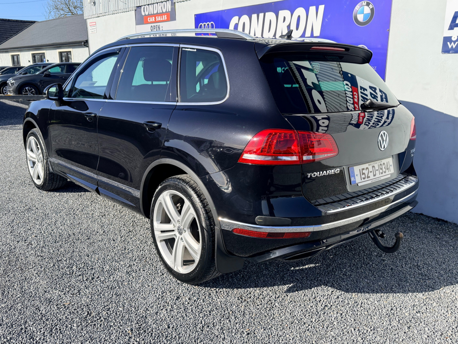 2015 Volkswagen Touareg - image 5