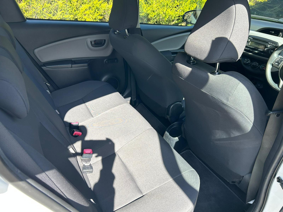 2016 Toyota Yaris - image 15