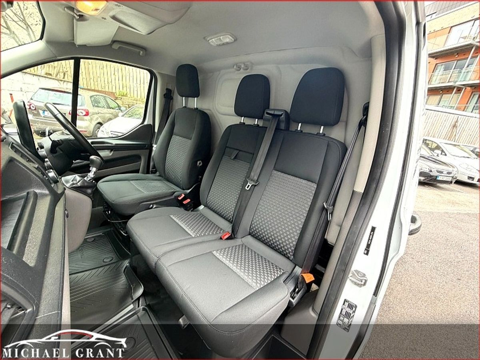 2020 Ford Transit - image 17