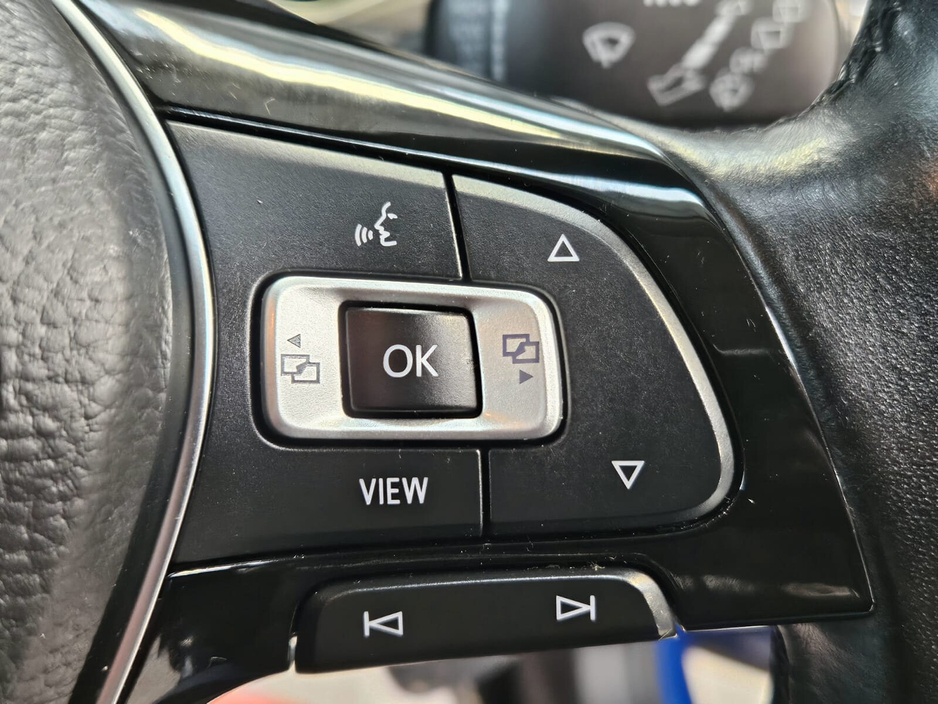 2020 Volkswagen T-Roc - image 8