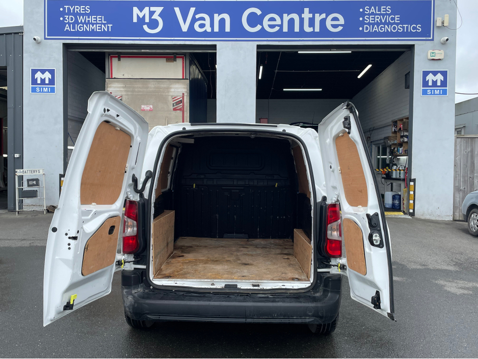 2021 Opel Combo - image 10