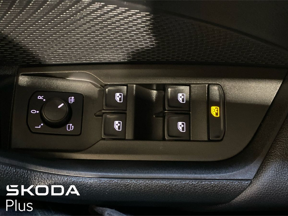 2023 Skoda Octavia - image 21