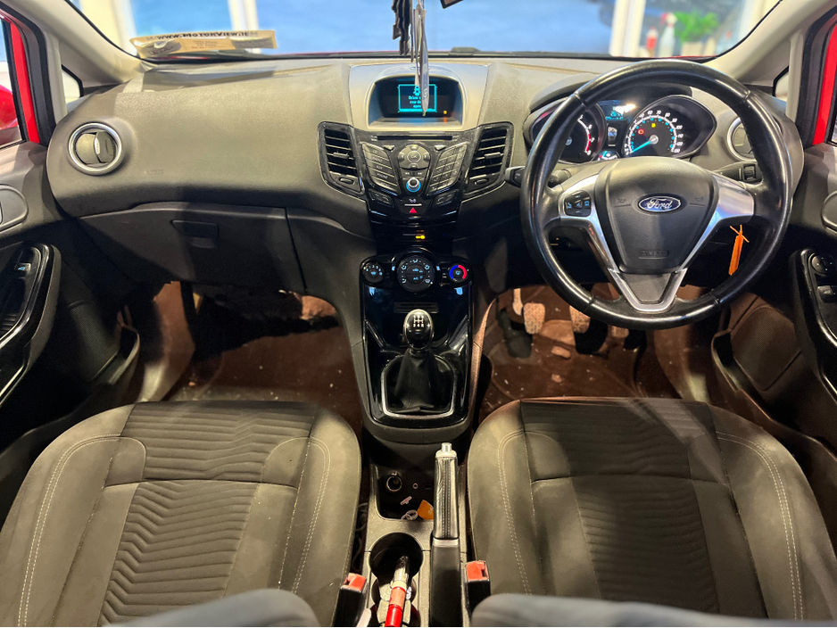 2015 Ford Fiesta - image 12