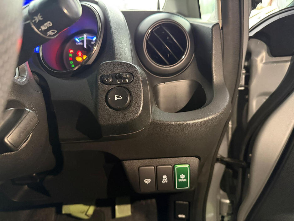 2012 Honda Fit - image 13