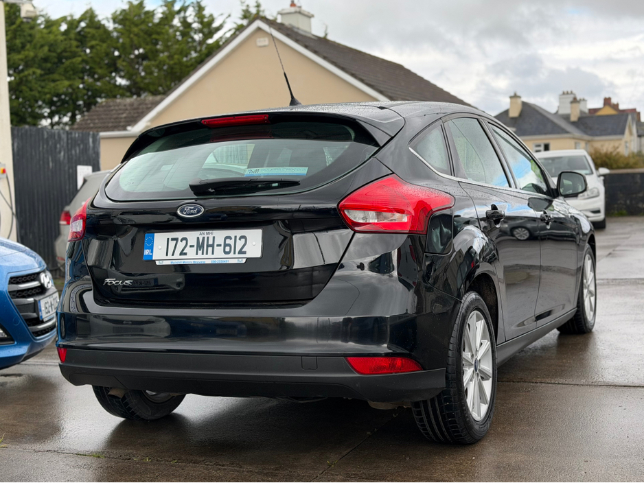 2017 Ford Focus - image 6