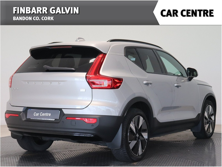 2025 Volvo XC40 - image 7