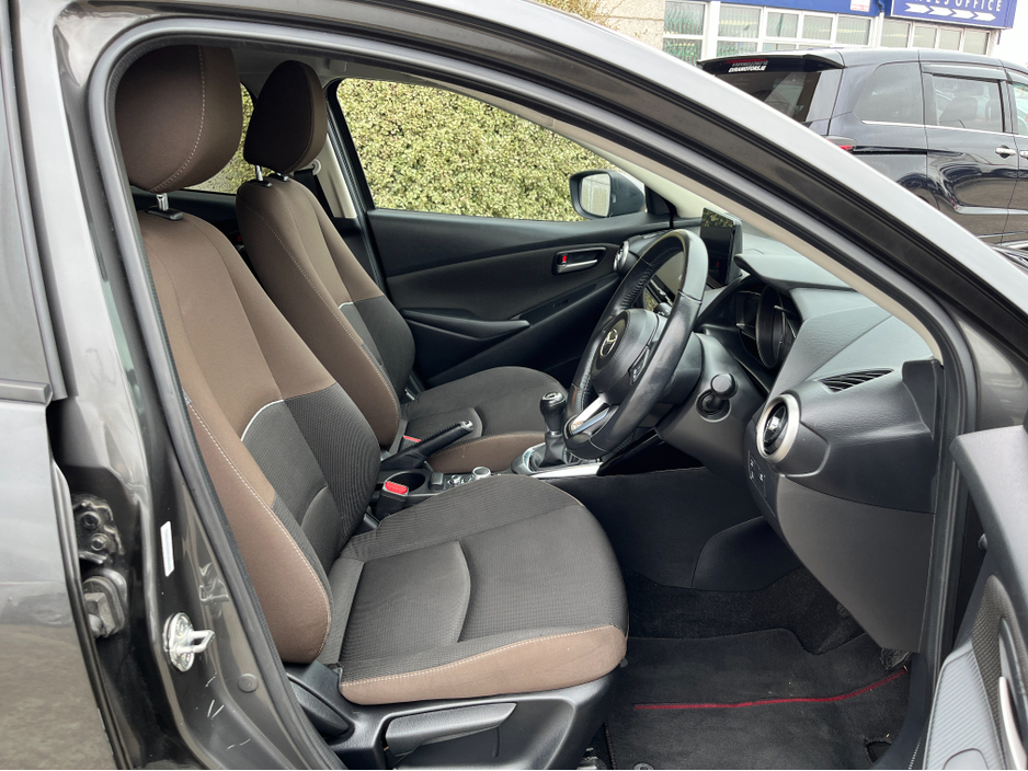 2022 Mazda Mazda2 - image 12