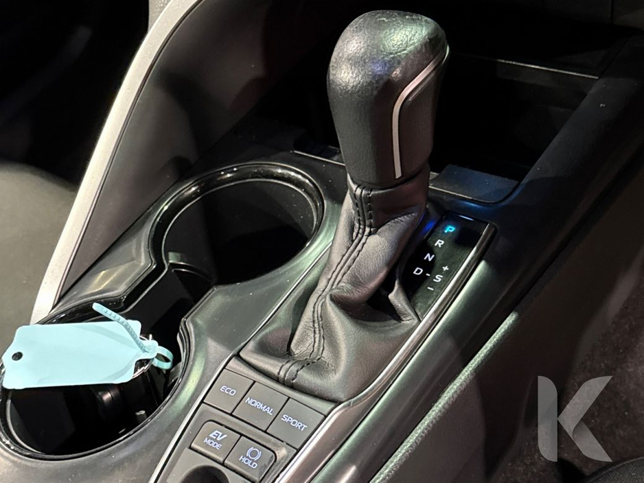 2020 Toyota Camry - image 15