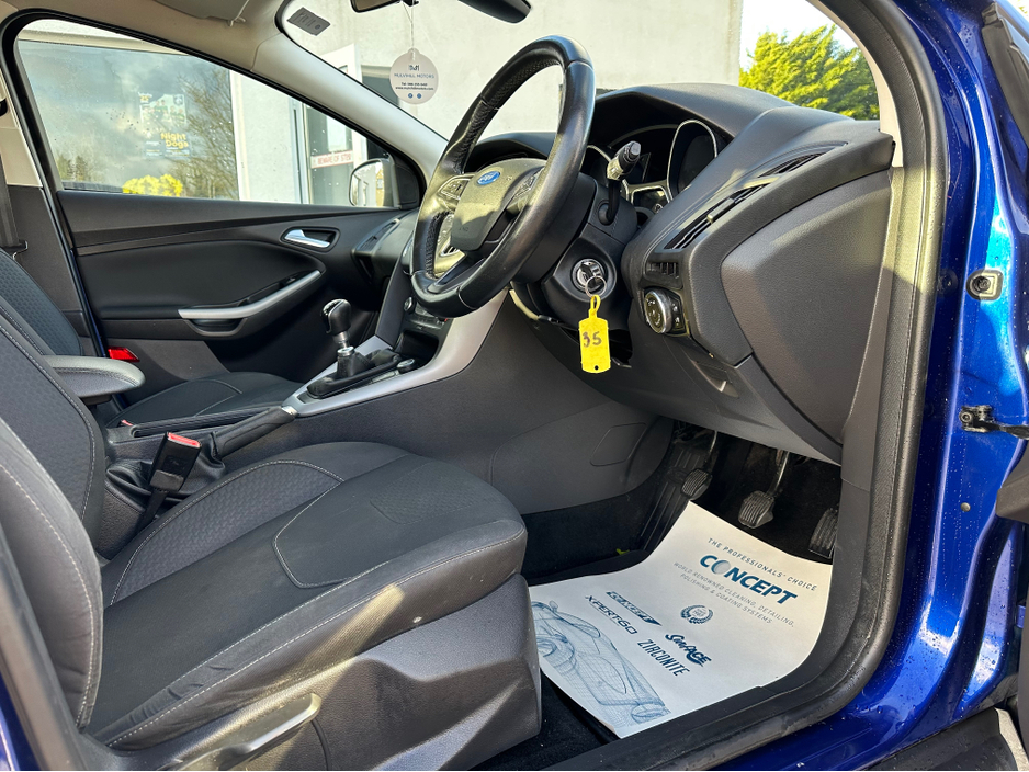 2016 Ford Focus - image 12