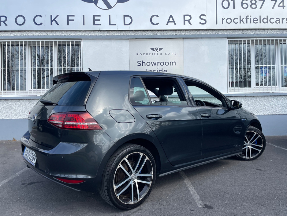 2015 Volkswagen Golf - image 4