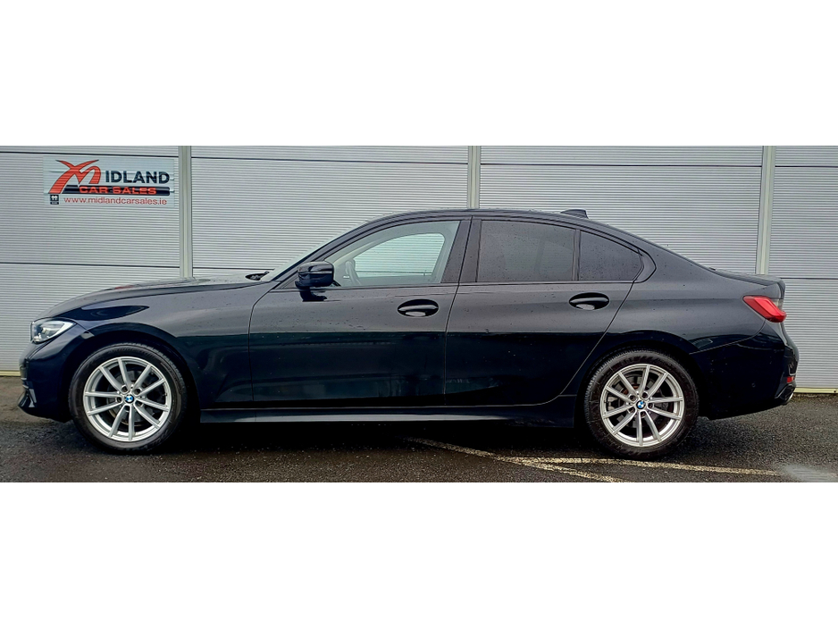 2022 BMW 3 Series - image 10