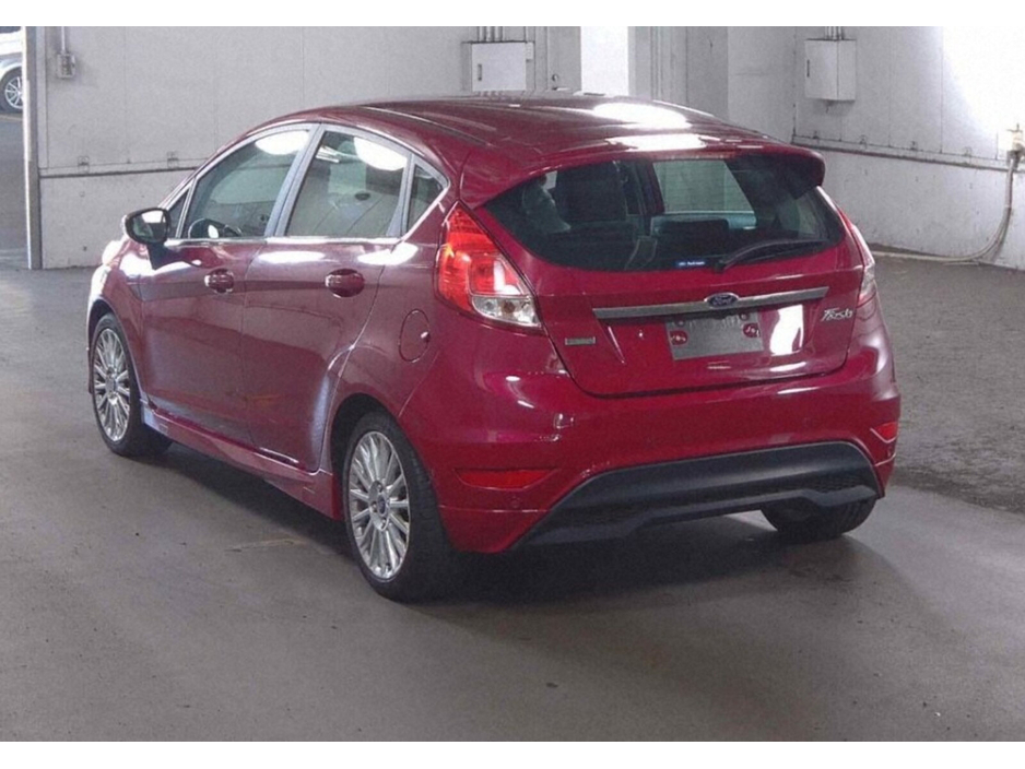 2015 Ford Fiesta - image 4