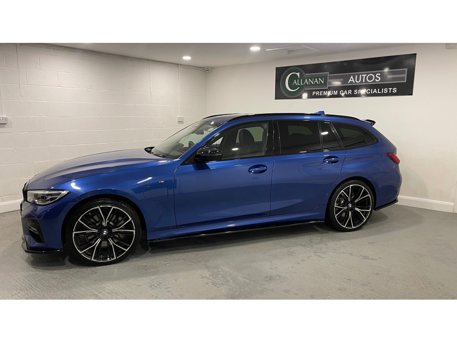 2021 BMW 3 Series - image 17