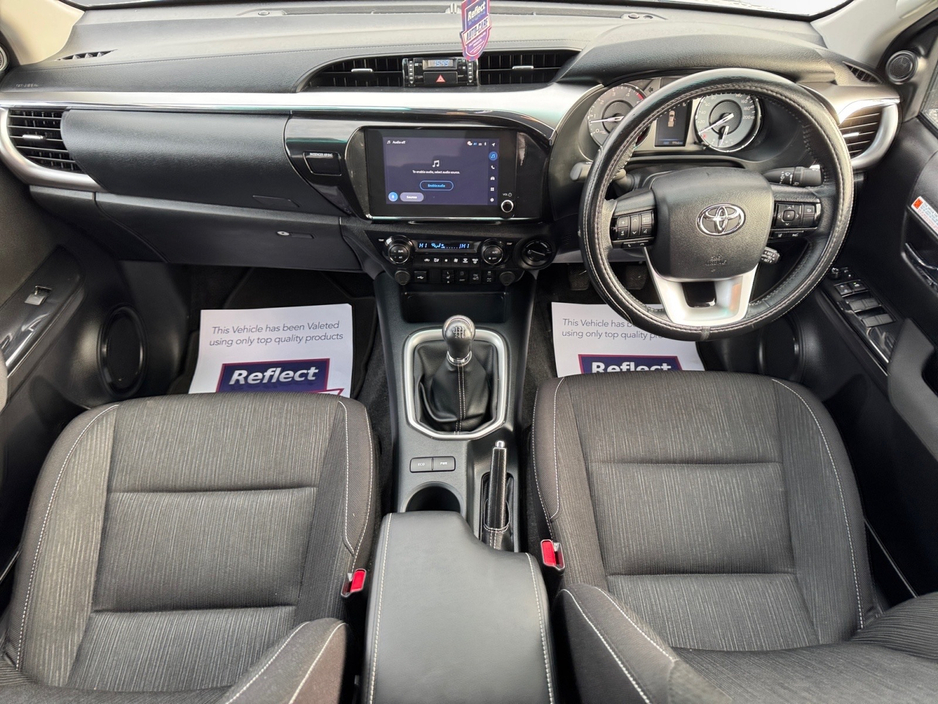 2025 Toyota Hilux - image 14