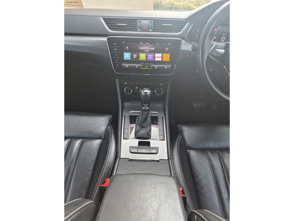 2022 Skoda Superb - image 11