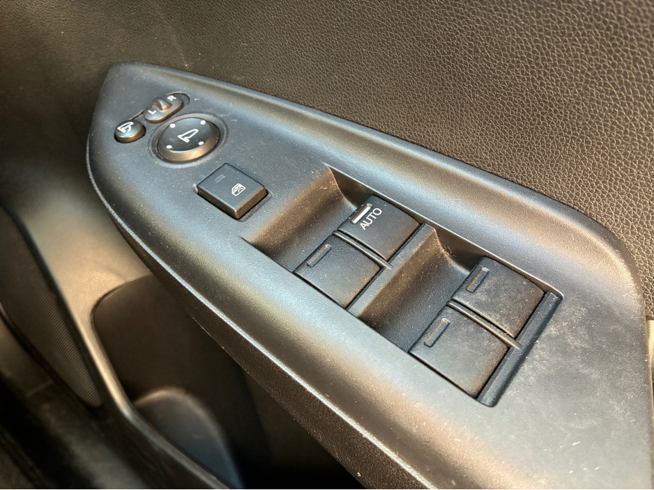 2015 Honda Fit - image 12