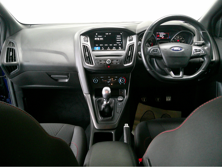 2018 Ford Focus - image 14