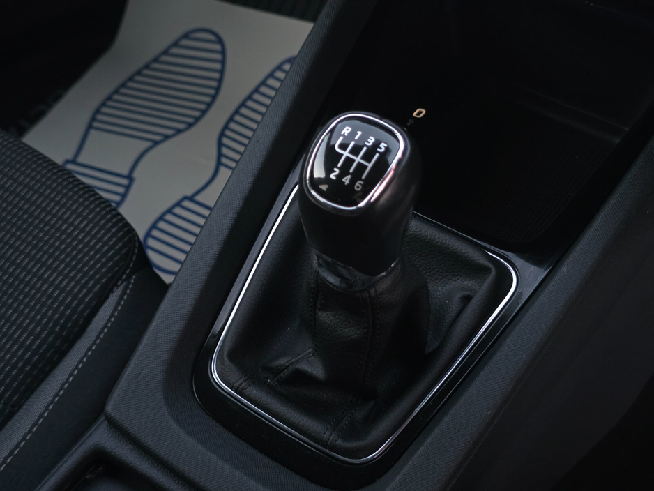 2022 Skoda Octavia - image 35