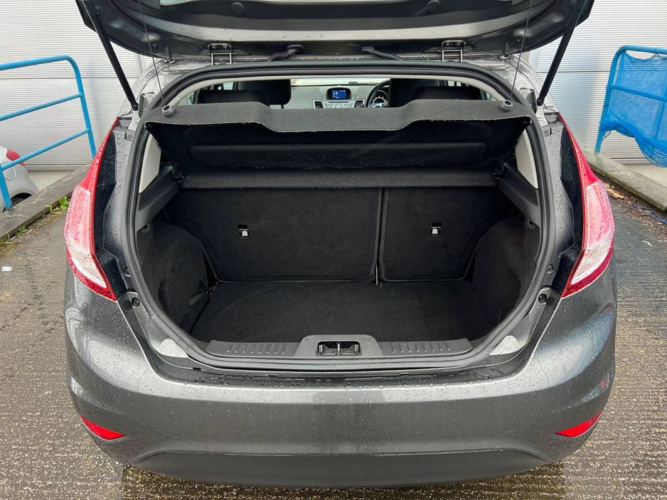 2016 Ford Fiesta - image 13