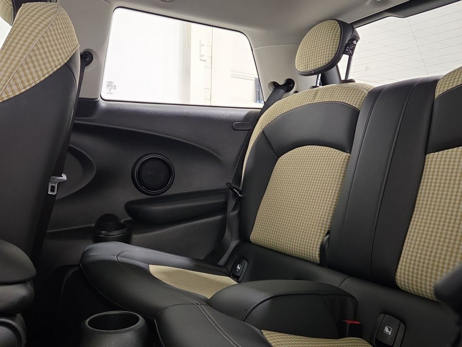 2024 MINI Hatch - image 22
