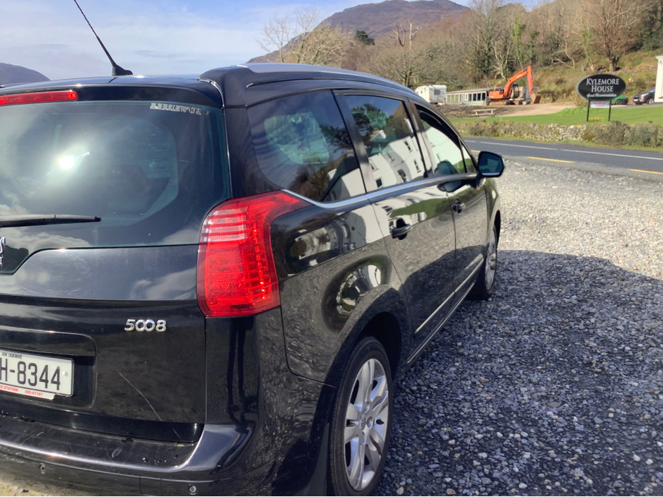2010 Peugeot 5008 - image 6
