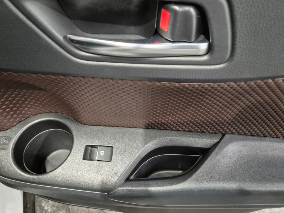 2019 Toyota C-HR **SPORT HYBRID**AUTO**KEYLESS ENTRY AND START**ANDROID/APPLE RADIO MEDIA UNIT**18" DIAMOND CUT ALLOYS**REVERSE CAMERA**HALF LEATHER SEATS**LANE DEPARTURE WARNING**ADAPTIVE CRUISE CONTROL**BLIND SPOT €21,949