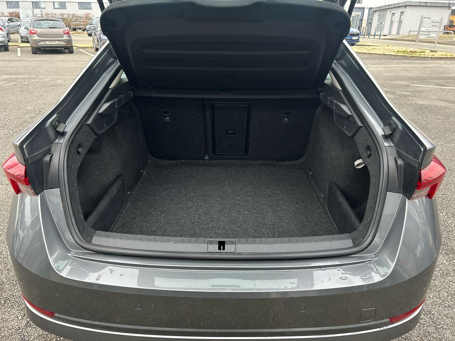 2022 Skoda Octavia - image 9