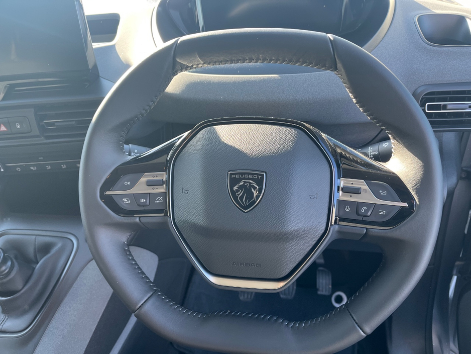 2026 Peugeot Rifter - image 13