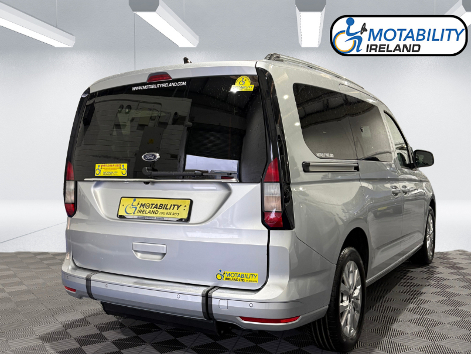 2025 Ford Tourneo Connect Wheelchair Accessible €41,995