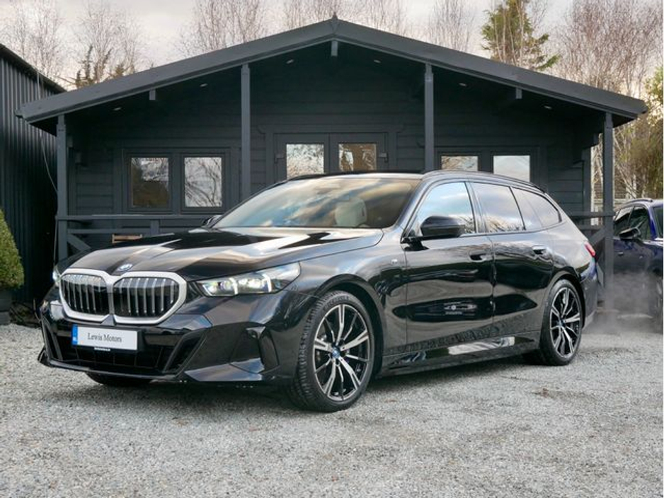 2025 BMW 5 Series - image 3