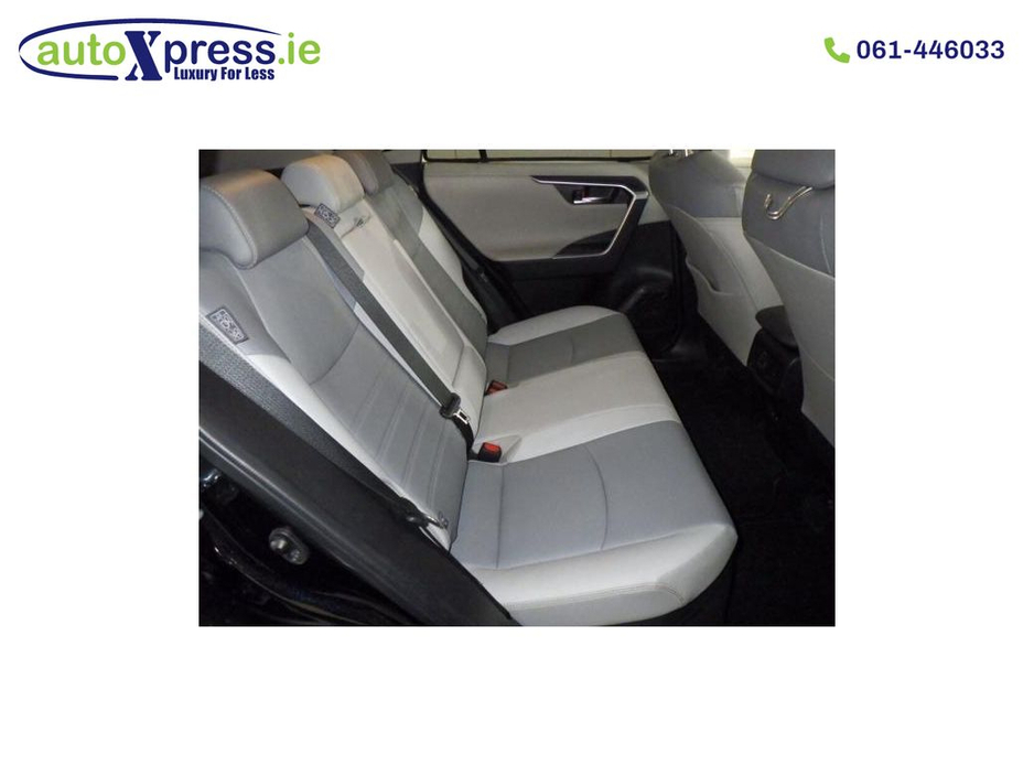 2021 Toyota Rav4 - image 4