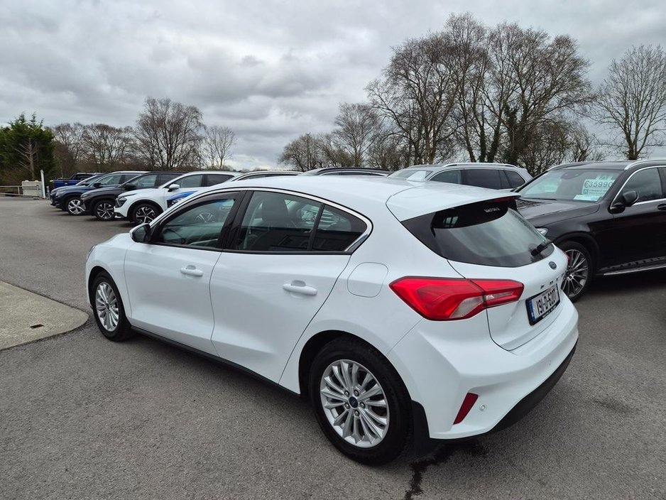 2019 Ford Focus - image 5