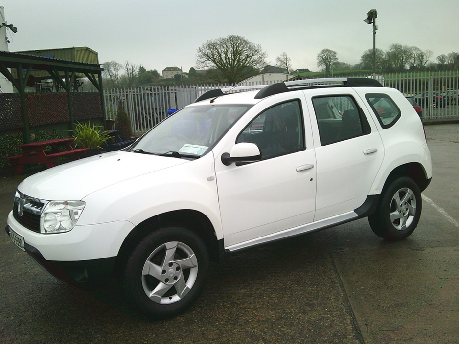 2014 Dacia Duster - image 4