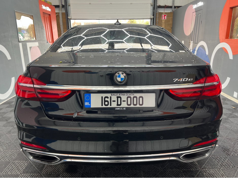 2016 BMW 7 Series - image 4