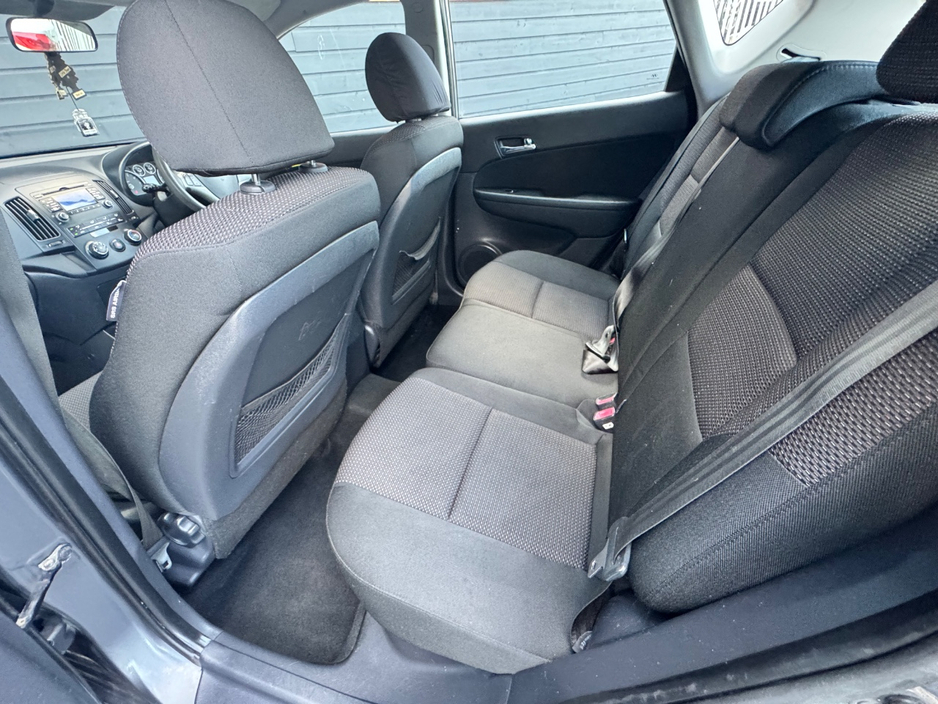2009 Hyundai i30 - image 11