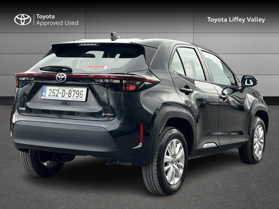 2025 Toyota Yaris Cross - image 2