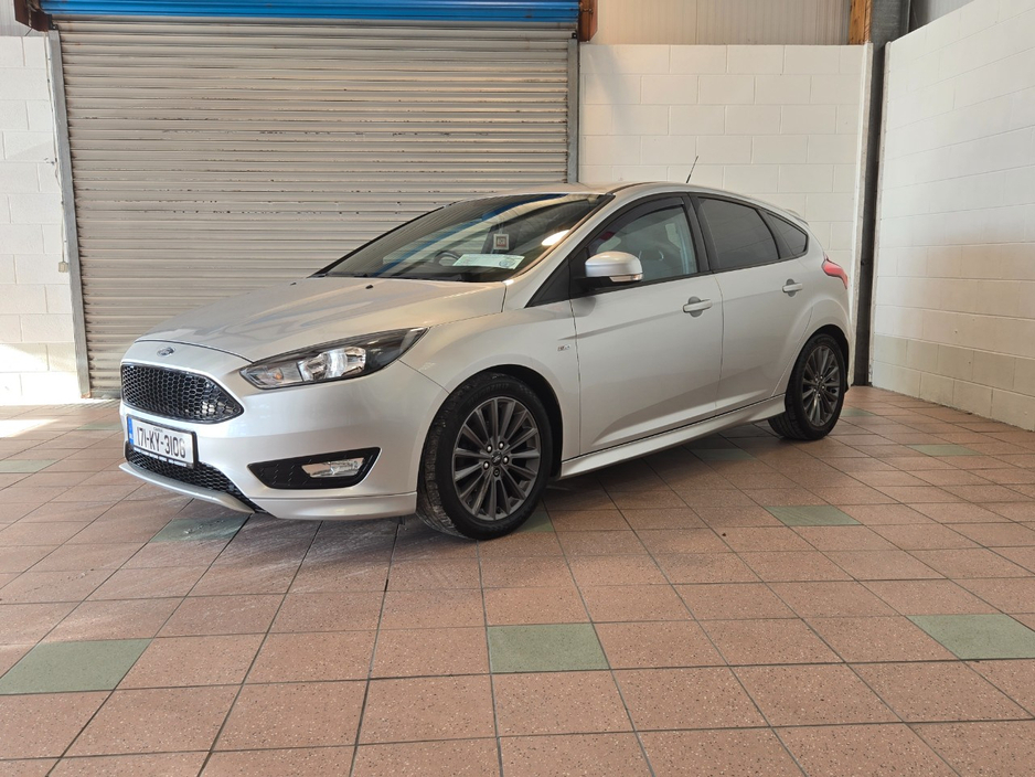 2017 Ford Focus - image 4